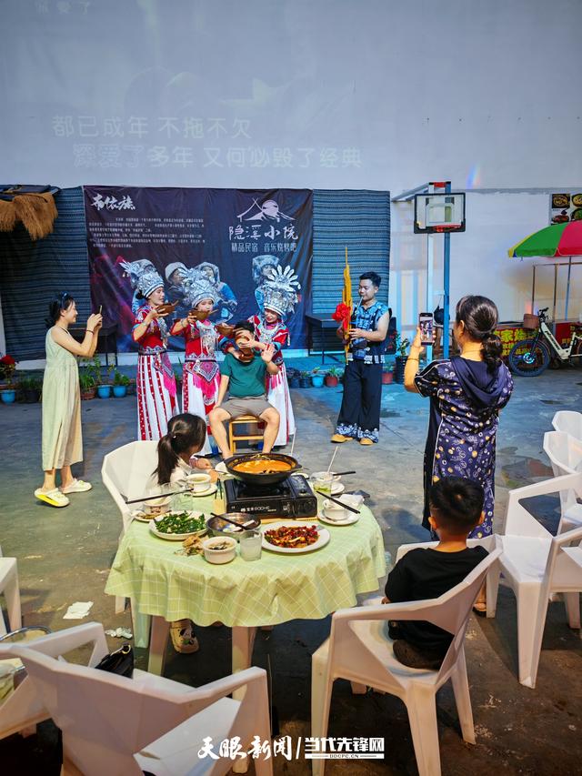 荔波县小七孔镇暑期旅游市场持续火爆升温