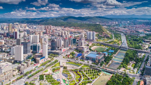 读懂城市丨西宁的夏日启示录：当一座城市把凉爽变成核心竞争力
