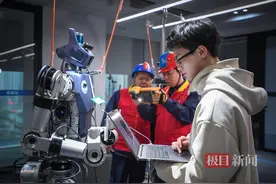 武汉人形机器人“劳动者3号”行走调试！AI“电力医生”提供可靠助力图片
