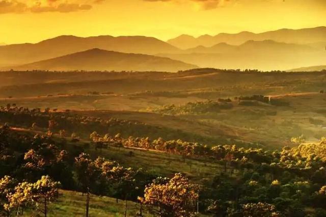 滇中藏不住了！楚雄21℃暖冬，一半是山水秘境，一半是舌尖热辣