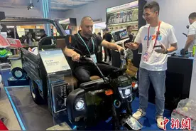 （神州写真）中国产“三蹦子”热销广交会图片