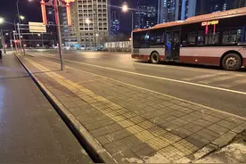 丽泽路改造部分居民出行不便，这个“现成”公交站能尽快启用吗图片