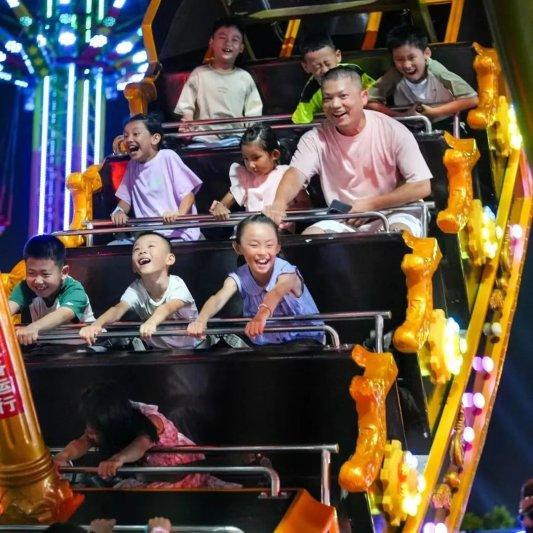 日夜交替，乐趣翻倍！快来青岛西海岸新区金沙滩啤酒城解锁双重精彩！