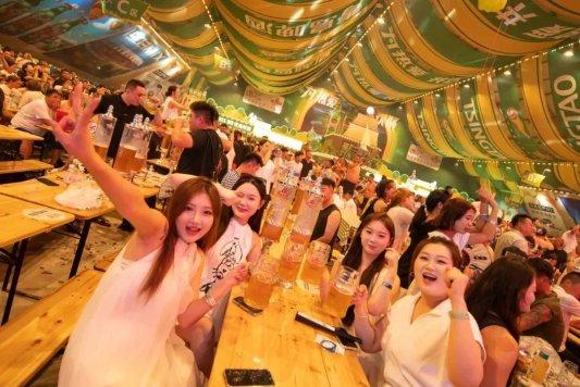 金沙滩啤酒城里的青岛西海岸文旅特色展区，吸睛无数！