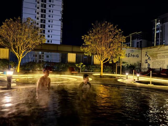 夜泡豪生温泉：云端之上自有天然暖泉