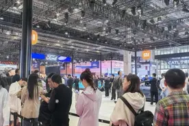 上海车展首日雷军未现身，周鸿祎“日行两万步”横扫展馆成“香饽饽”图片