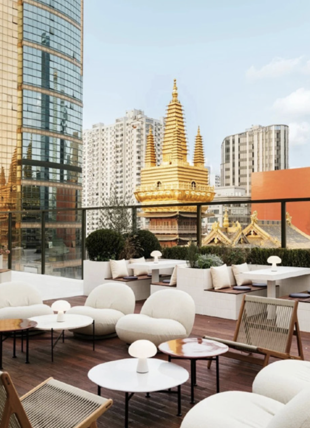 秋日露台主义正当时，看一场夕阳落进梧桐海