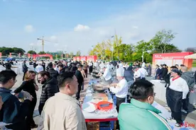 煎炒炸蒸煮！全国40位大厨齐聚四川绵阳，现场比拼鱼宴厨艺图片