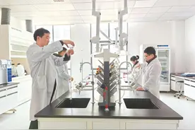 “石”来运转 “深”价倍增图片