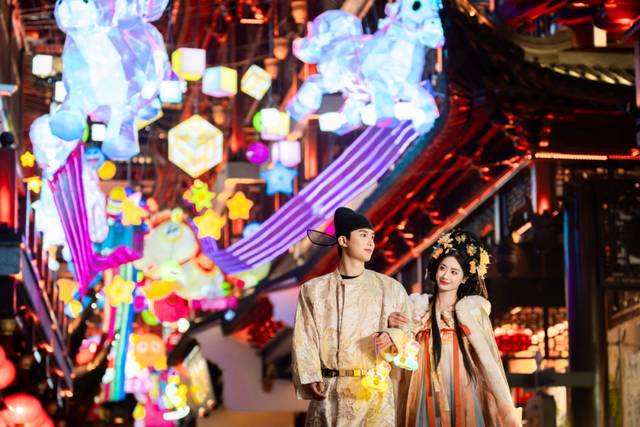 “全上海最有年味的地方”，今晚亮灯啦！