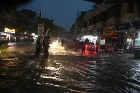 巴基斯坦季风暴雨已致750人死亡图片