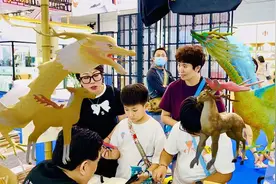 奇幻山海热潮来袭！《山海经：中国神兽图鉴》亮相书博会图片