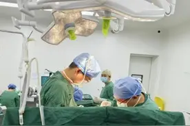 换“门”建“桥” 87岁老人重获“心”生图片