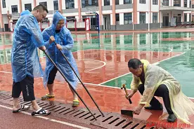 通道二完小：对排水设施进行疏通清理图片