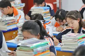 高中“假双休”观察：被自愿到校的学生，难以松绑的周末图片