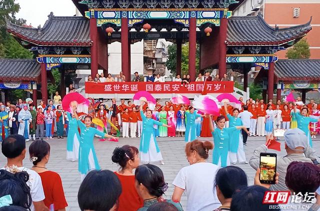 落叶、湖光与暖阳，解锁津市三湖公园的冬日浪漫