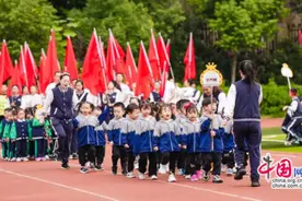 快乐运动会，亲子乐翻天 天府一幼举行第六届亲子运动会图片