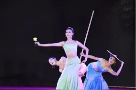 中央民族歌舞团“中华民族一家亲”慰问演出走进呼图壁县图片