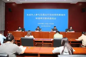 骑电动车玩手机撞伤12岁学生，北京二中院判驾驶人赔偿损失图片