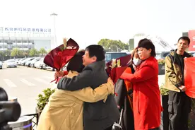 失散30多年，天台夫妇通过“团圆系统”找回了两个女儿图片