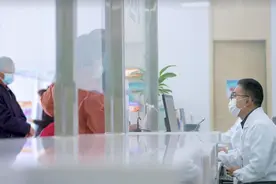 从今天起，看病就医的这笔费用要降了！各大公立医院陆续公示图片