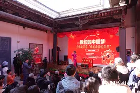 福州：古厝戏台唱响闽剧图片