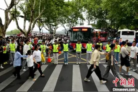 国庆假期 杭州“风景义线”点亮“浪漫西湖”图片