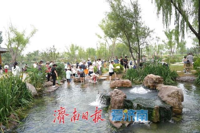 一年四季 泉在济南丨今日入伏，市民泉畔消暑纳凉