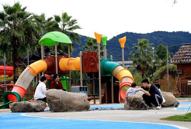 云阳阳光沙滩焕新升级 滨江盛景引客来
