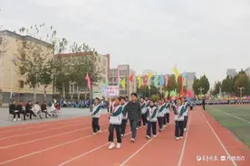 赛场展风采——茌平区博平镇中学举行2024年秋季运动会举行图片