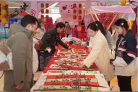 写春联、送福袋、非遗演出 2025银泰百货超600场活动迎新春图片