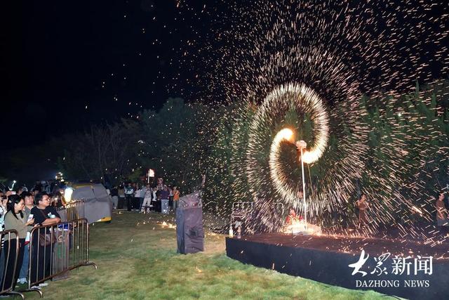 金沙滩迷你啤酒节启幕：365天“醉”美青岛的打开方式