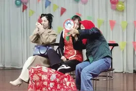 这台自编自演的社区春晚真好看图片