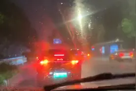 狂风暴雨、电闪雷鸣！今天夜间浙北地区仍有强对流天气图片