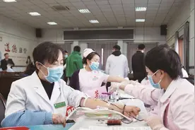 继续推进无偿献血激励奖励！血费减免暖了献血者的心图片