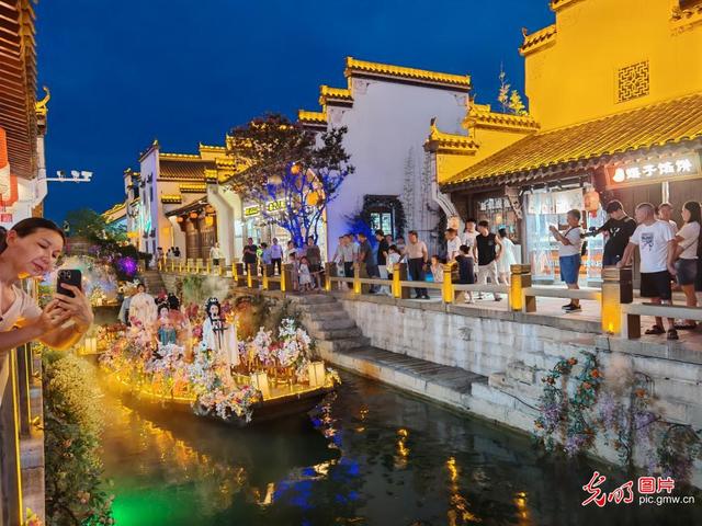 夜游火爆 点亮乡村“夜经济”