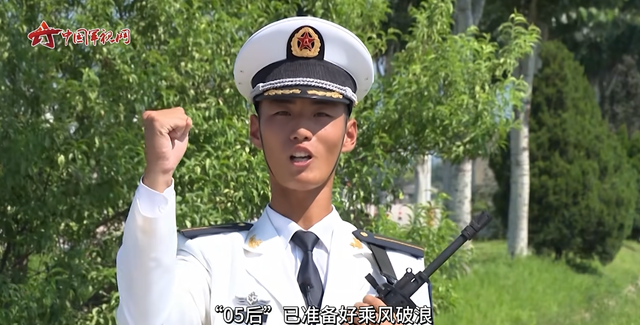 徒步方队中有位成都“05后”