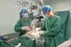 长期久坐导致腰腿疼痛　专家提醒假期避免剧烈运动图片