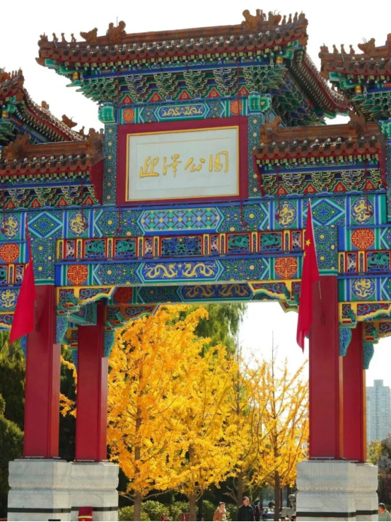 满眼“中国红”！太原的国庆氛围感拉满了~