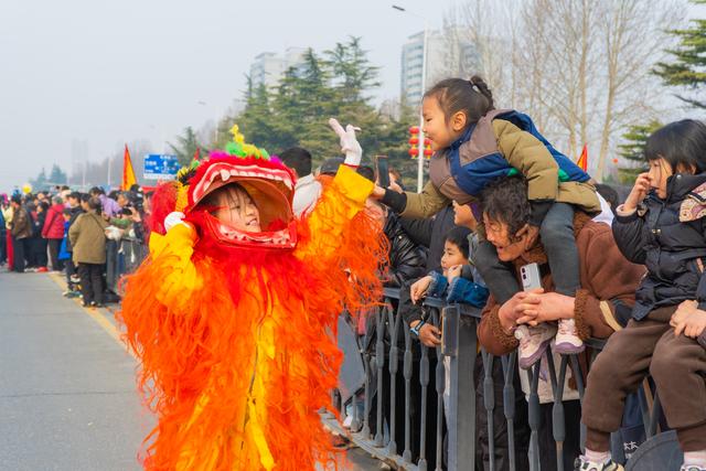 中牟新区：文旅体融合庆元宵 幻乐之城绽华彩