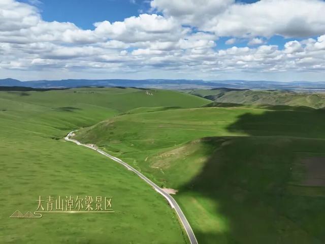 央妈背书全网发布！一条片子就让全国游客争着要来呼和浩特，太震撼了！