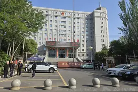 律师解读10岁男童被生母和继父虐死案：未成年人同时遭两人虐待，很难寻求到救助图片