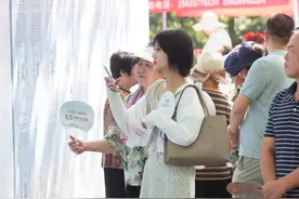 七夕千佛山相亲大会周末年轻人明显增多，快来邂逅有缘的TA吧图片