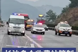 出行请注意！长张高速多个收费站已管制图片