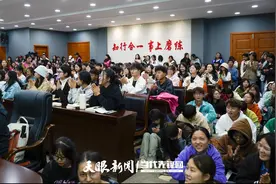把握新媒体教育发展方向！中国人民大学新闻学院教授匡文波教授在贵州黔南科技学院开讲图片