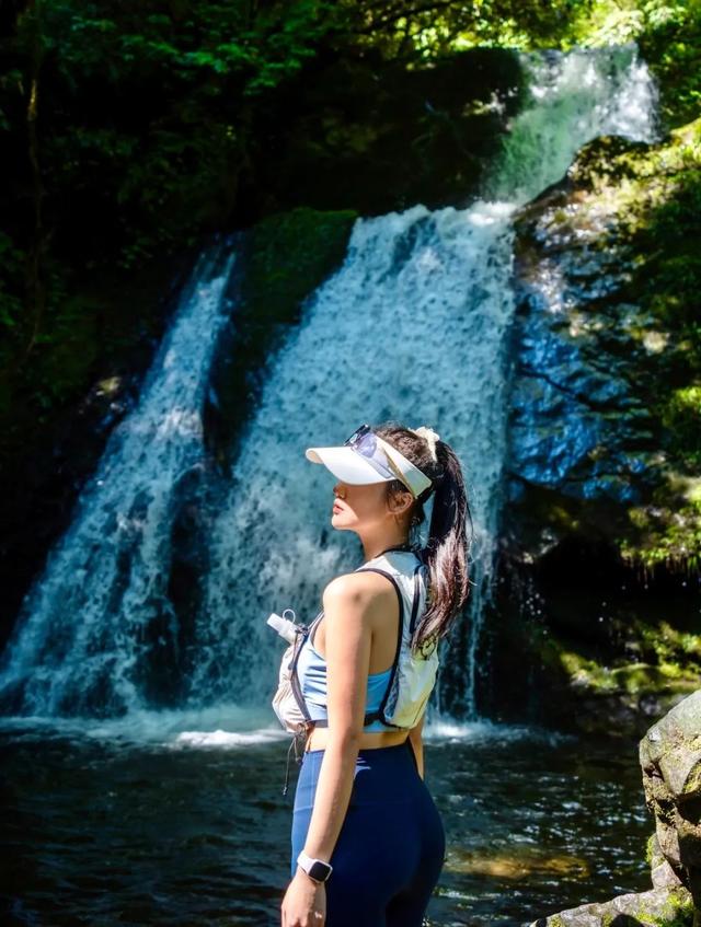 速速出发！邂逅瓦屋山【元气女团】的小姐姐们，一起清凉徒步！