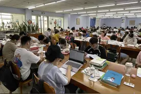 河南省图书馆应对自习室“一座难求” 图书馆暑期服务再升级图片