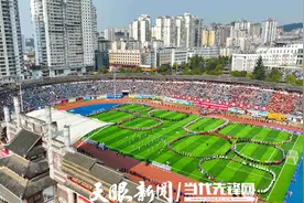 2025年村超全国赛贵州赛区凯里酸汤足球赛在凯里盛大开幕图片