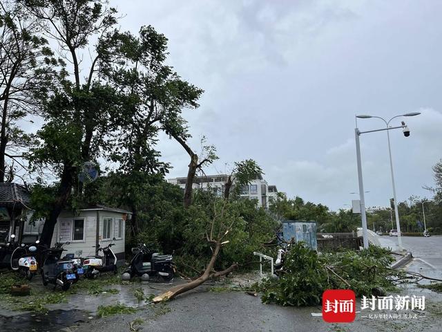 三亚凤凰国际机场恢复正常运行，三亚部分地区仍停水停电