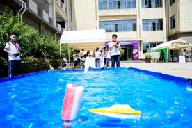 打造创新工坊、转译大学课程……嘉定这所小学创新教育成果亮相图片